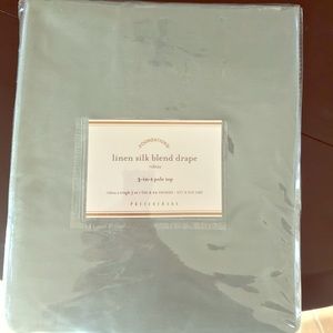 4 pottery barn drapes. Never been used.